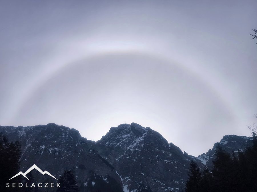 Halo nad granią